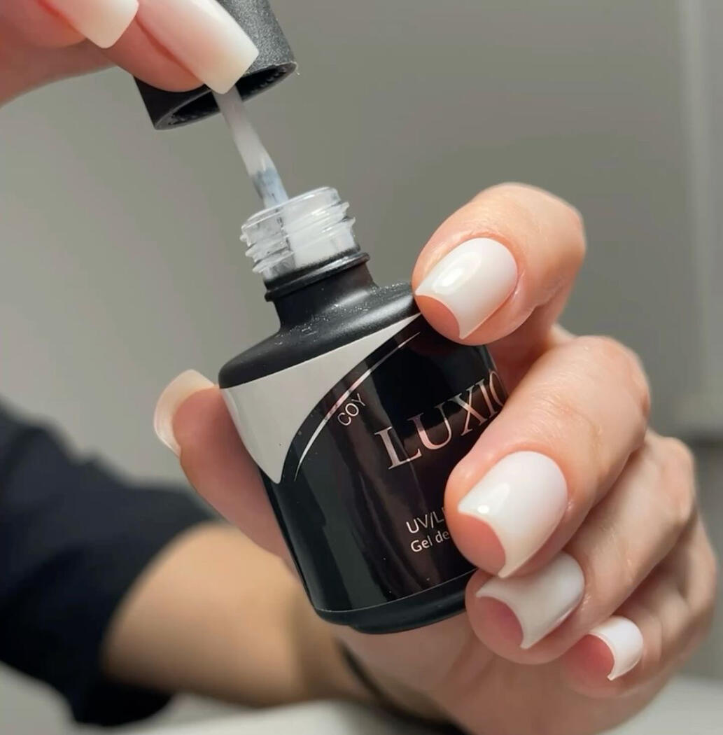 Vernis Blanc Luxio Vernis blanc laiteux ongles blancs